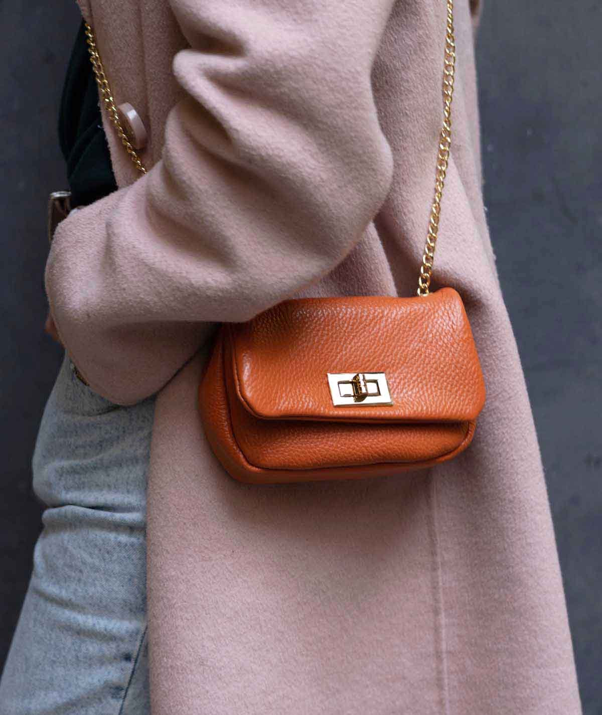 #colore_arancione