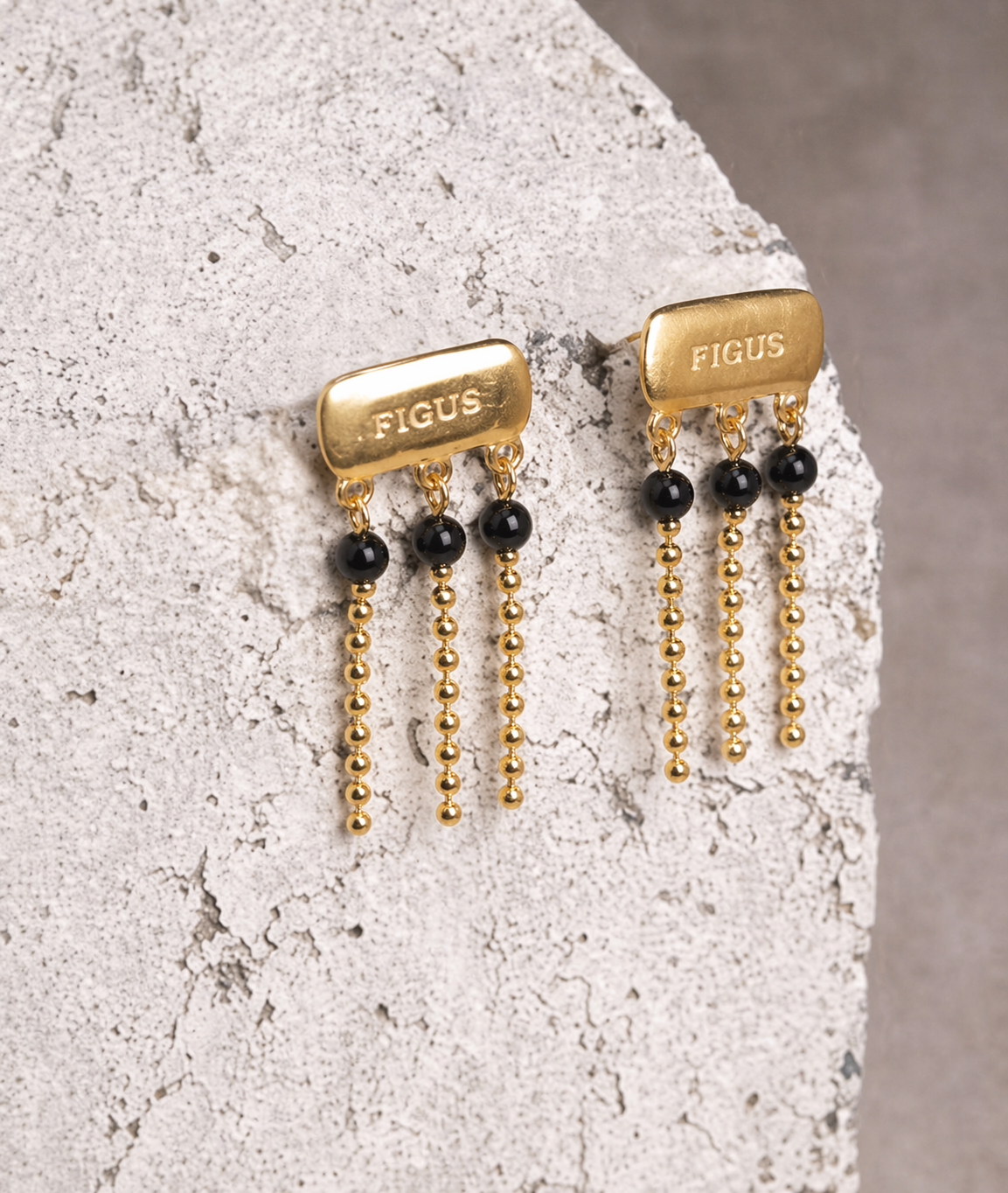 Figus Toilet Earrings Pearl Gold