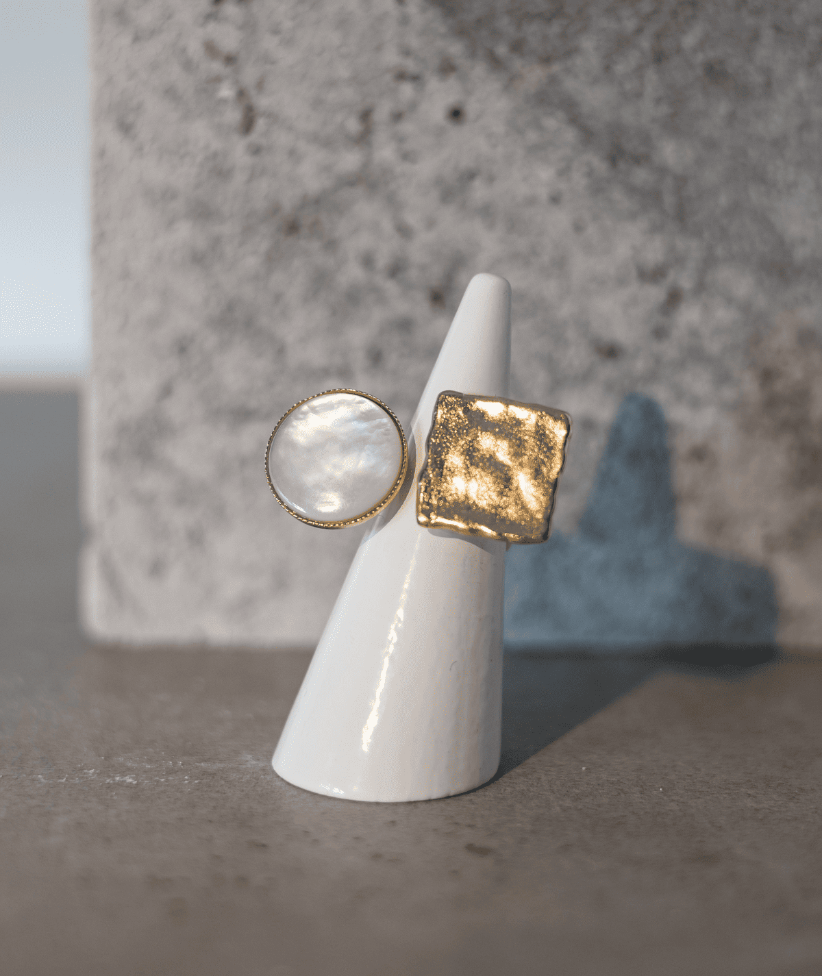 #colore_bianco e gold