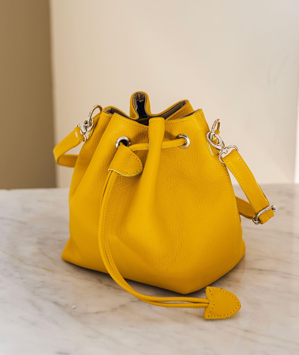#colore_giallo