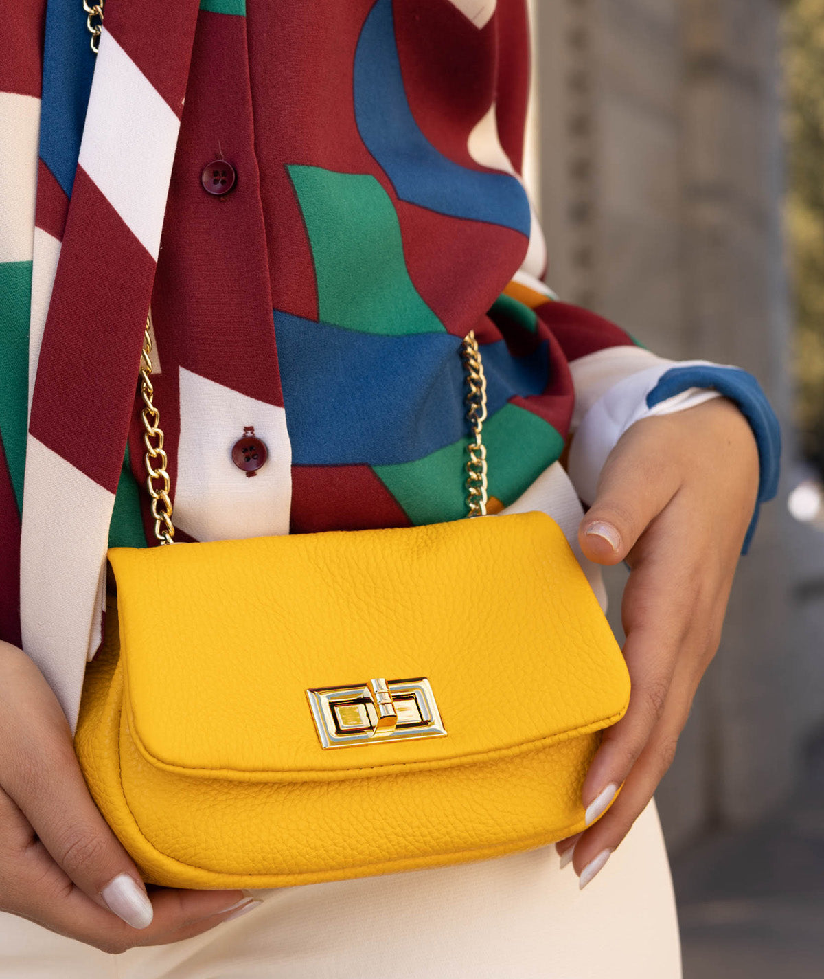 #colore_giallo